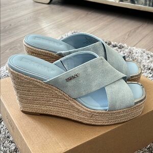 DKNY LIGHT BLUE DENIM WEDGE SANDALS - LIKE NEW